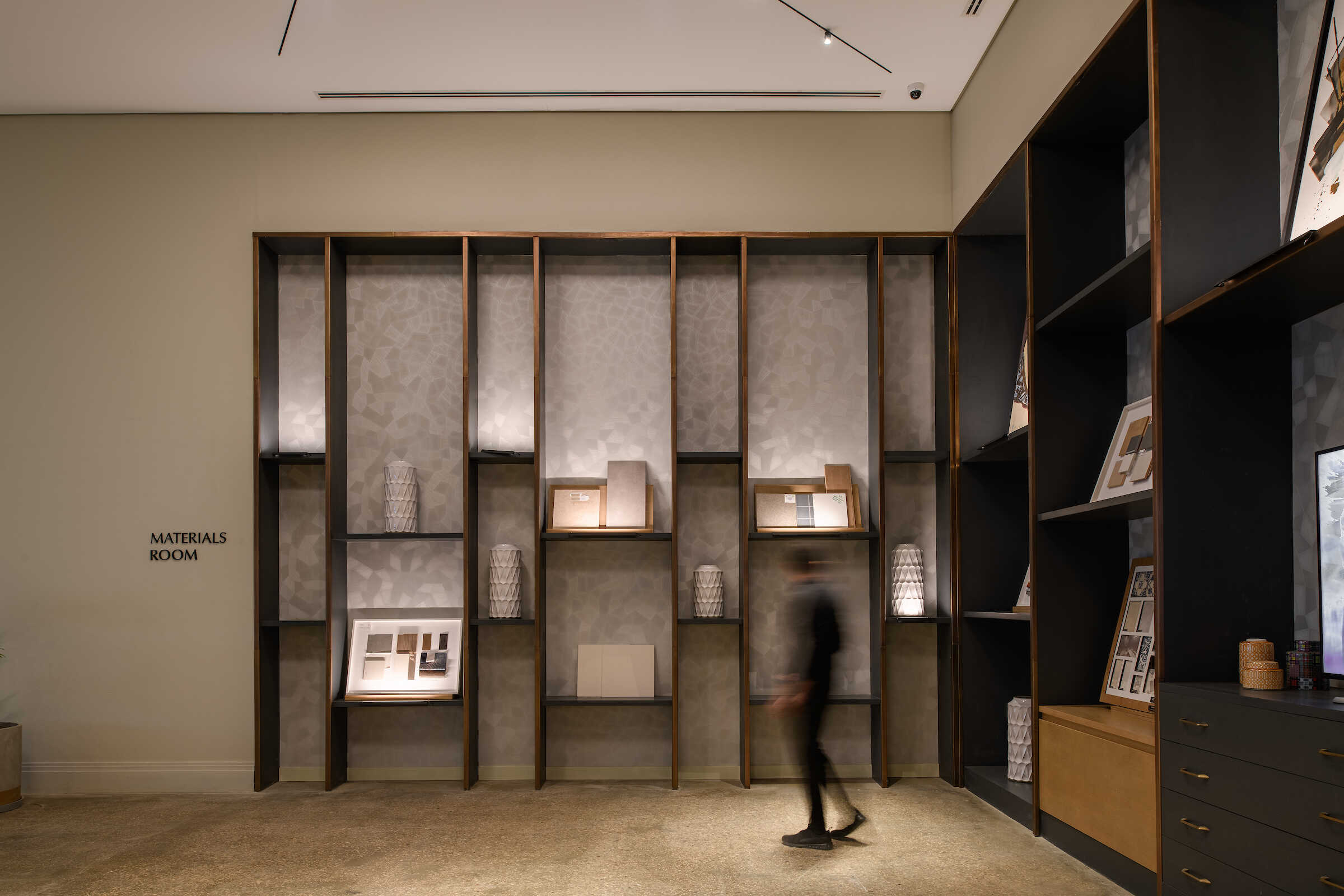 EMAAR Sales Center - Image 15